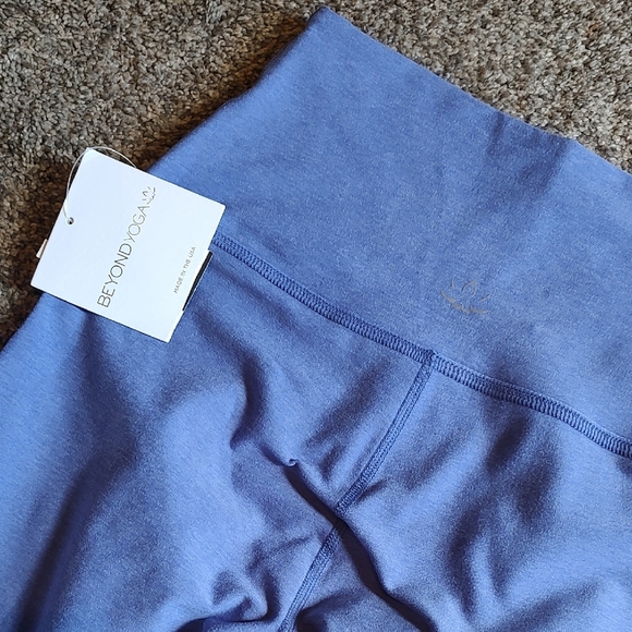 Beyond Yoga Indigo Leggings (M) and Crop Top (S) Set - Picture 9 of 12